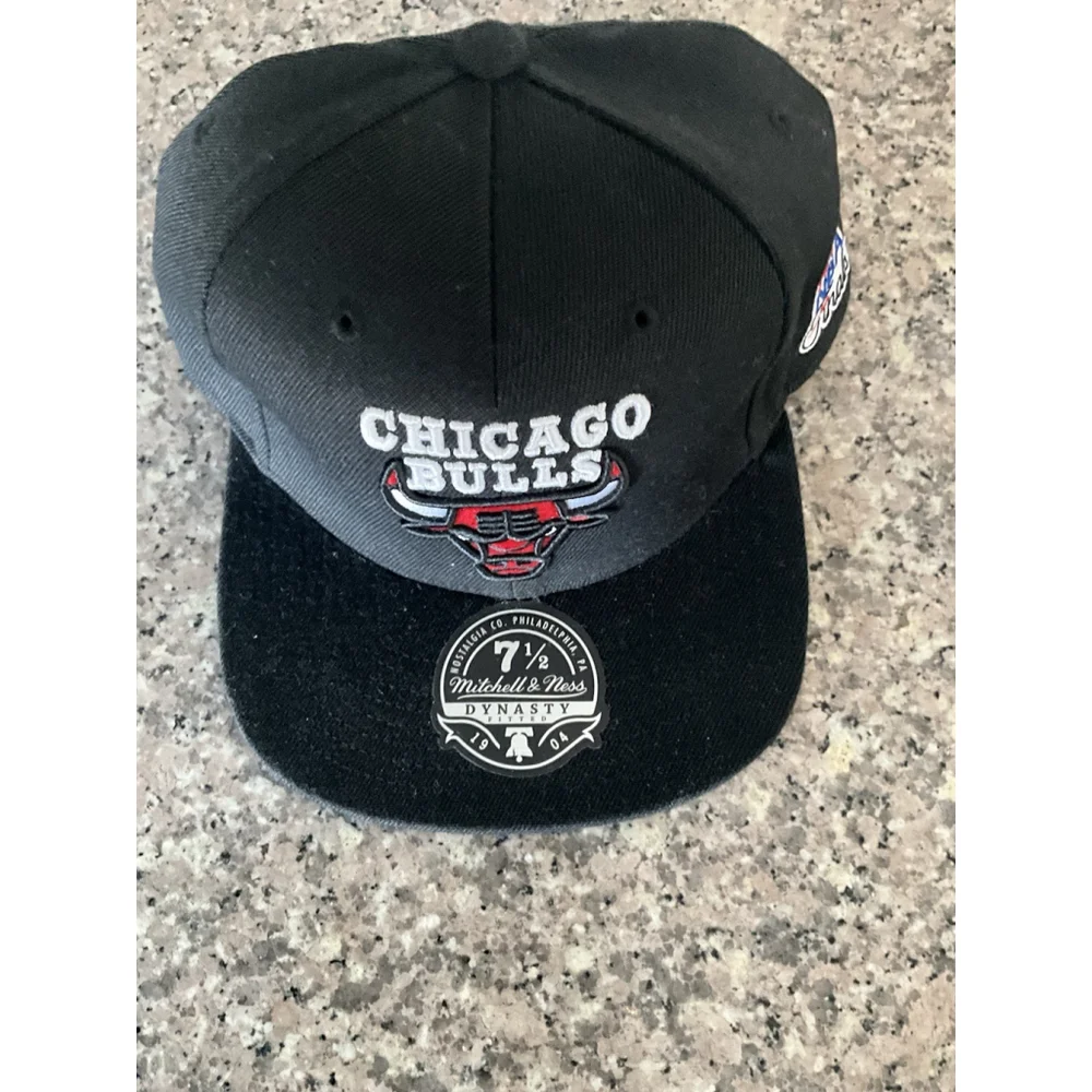 Mitchell & Ness Size 7 1/2 Dynasty Fitted Cap NBA Chicago Bulls Black